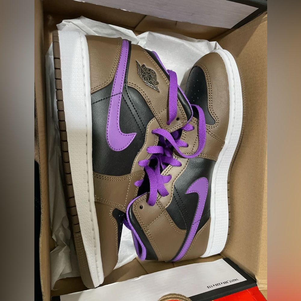 All the sizes are 6.5 in youth which is equivalent to a 8 in women